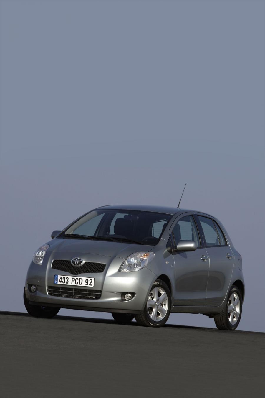  Toyota Yaris 2005 года  (фото 82 из 165)